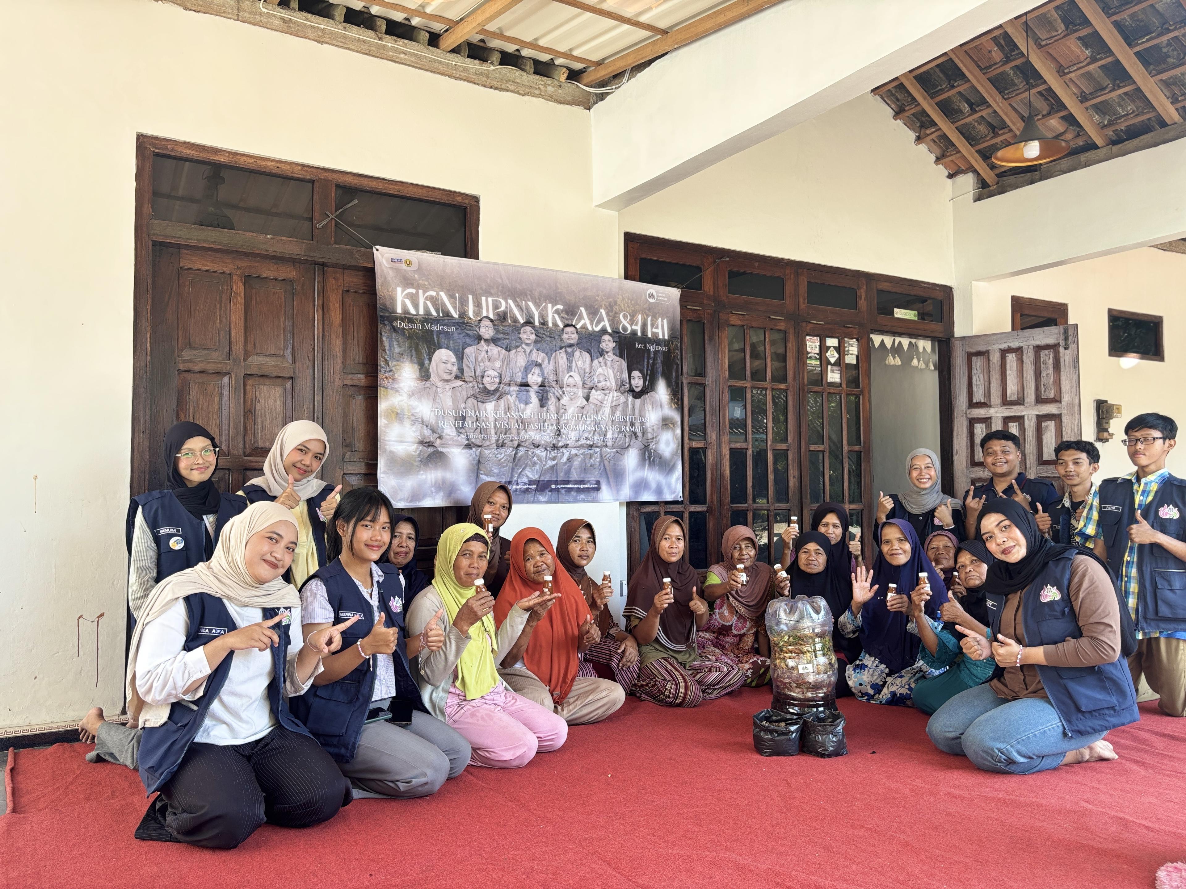 Sosialisasi Pupuk Organik Cair Oleh KKN 84.141 UPN "Veteran" Yogyakarta