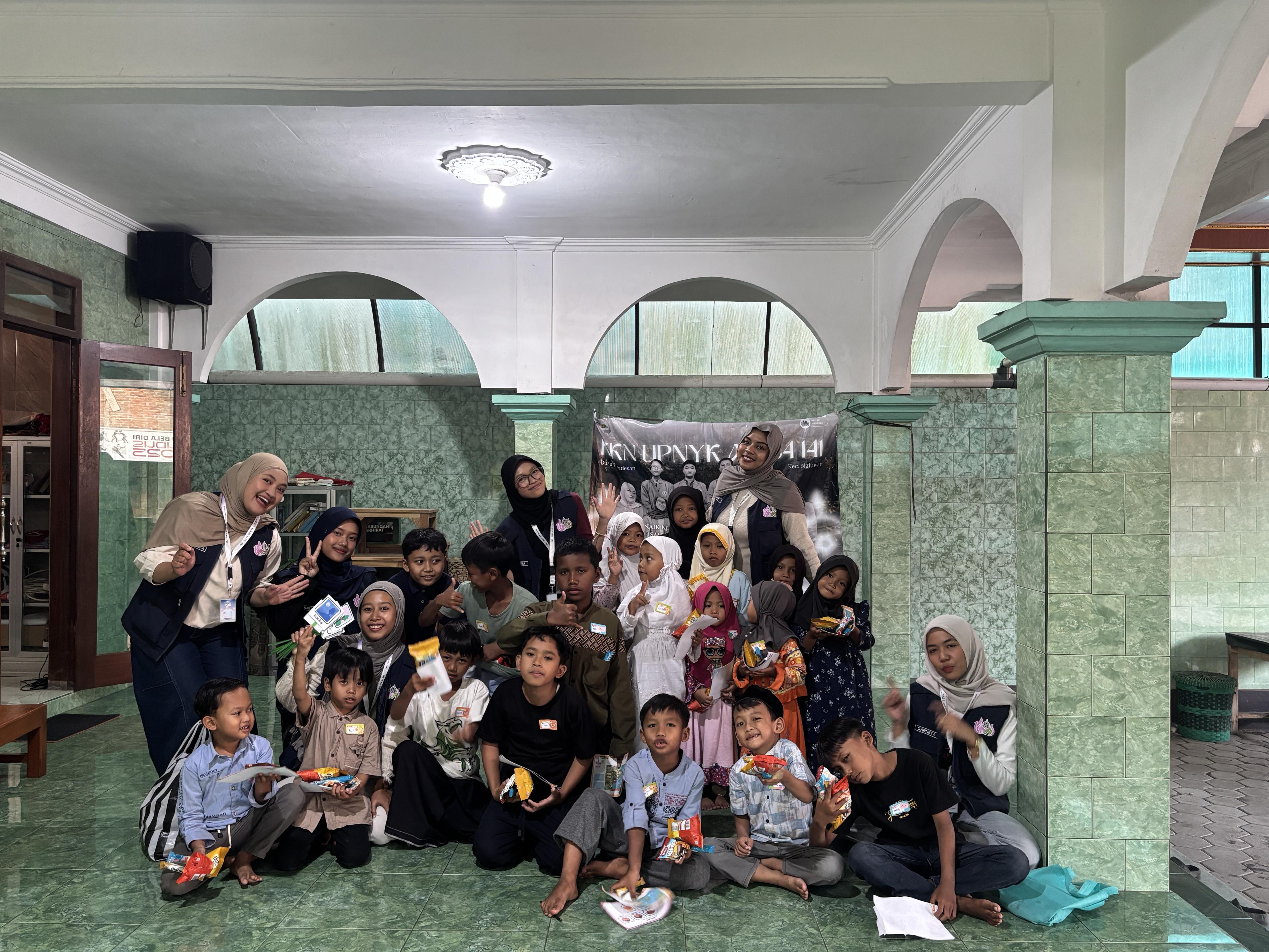 KKN UPNYK 84.141 Gelar "My Little English Explorer" di Masjid An-Nur untuk Tingkatkan Keberanian Anak Berbahasa Inggris