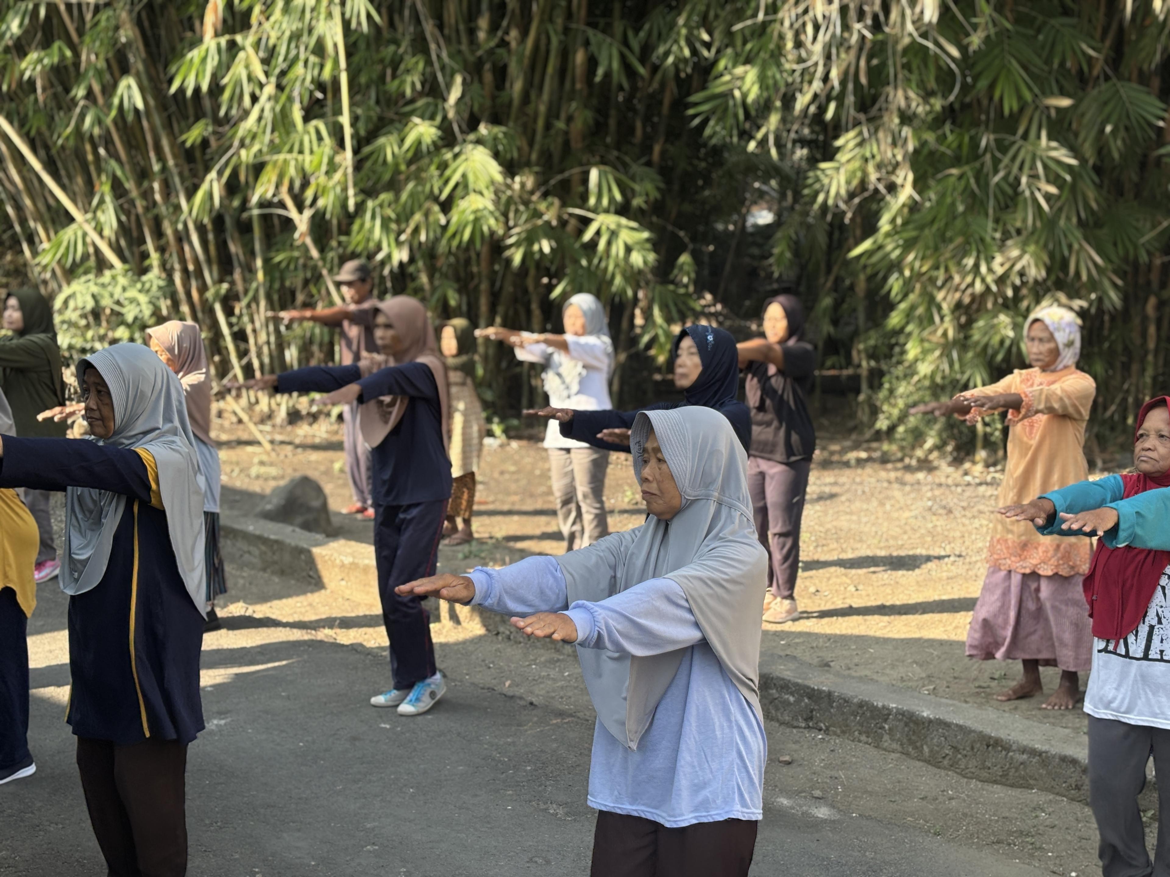 Senam Lansia dan Posyandu Rutin Dusun Madesan