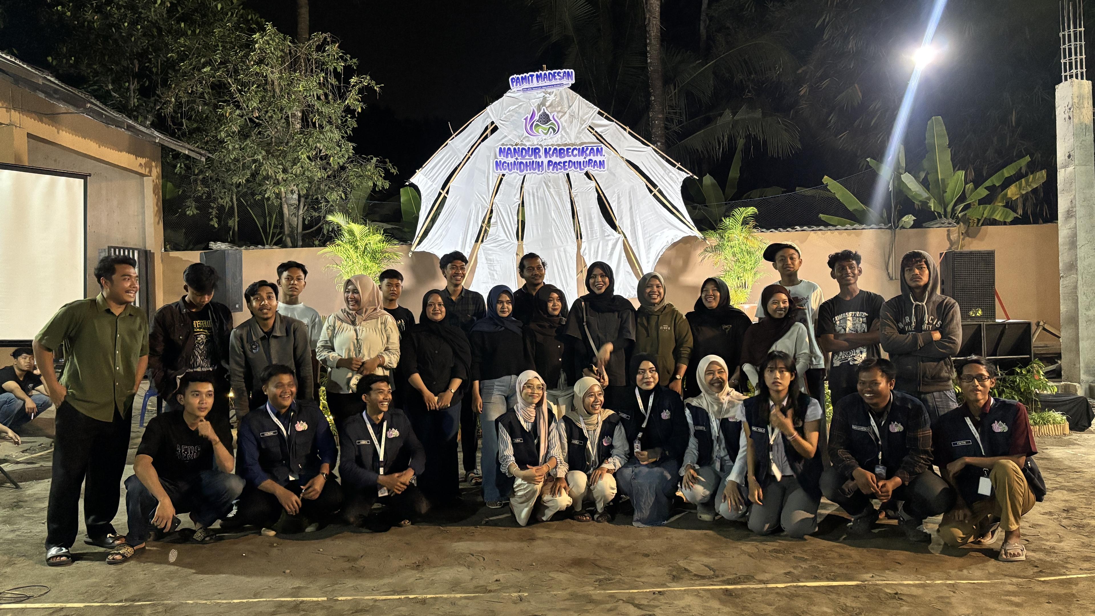 Penuh Haru dan Kesan, Acara Perpisahan KKN UPNYK 84.141 Dirangkaikan Penayangan After Movie dan Penyerahan Website Desa Madesan
